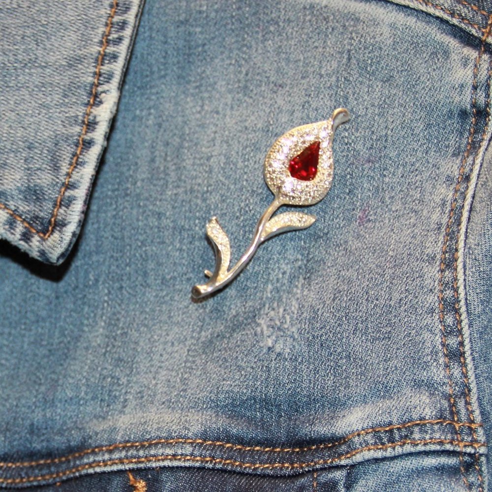 Vintage WLIND Crystal Rose Bud Pin